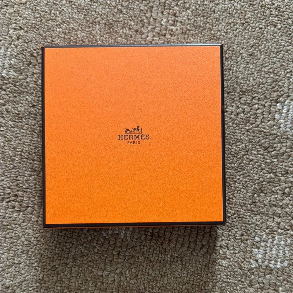 Hermès Orange Gift Box 5x5x1” wallet or accessories jewelry